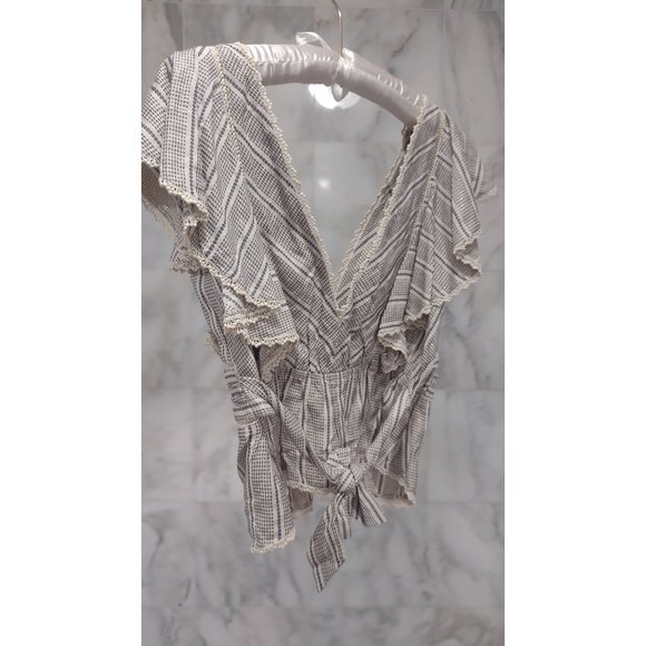 Flowy Sleeveless Blouse - Picture 5 of 5